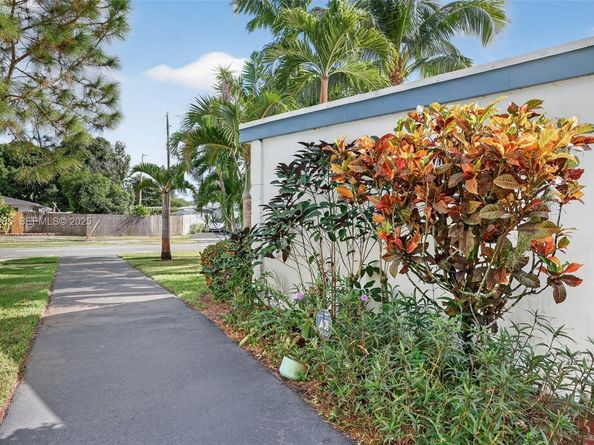 131 SW 58th Ave, Plantation FL 33317