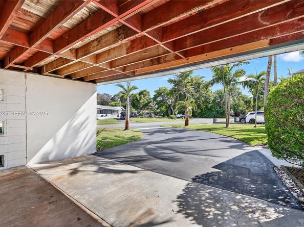 131 SW 58th Ave, Plantation FL 33317