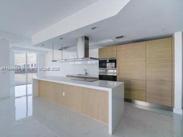 17111 Biscayne Blvd 1009, North Miami Beach FL 33160