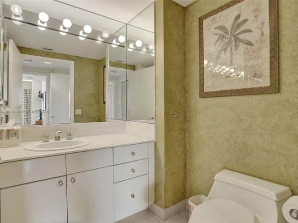 2000 Island Blvd 503, Aventura FL 33160
