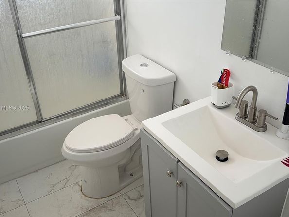 1750 NE 191st St 8041, Miami FL 33179