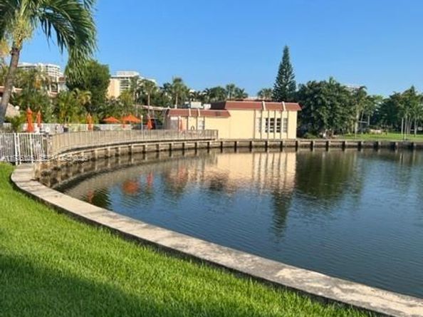 2001 Atlantic Shores Blvd 105, Hallandale Beach FL 33009