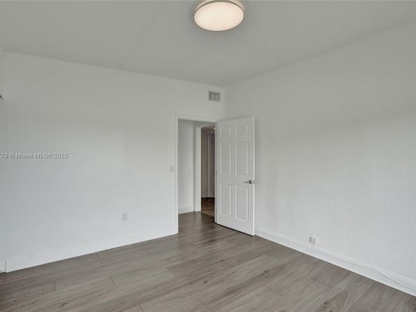 2050 NE 196th Ter, North Miami Beach FL 33179
