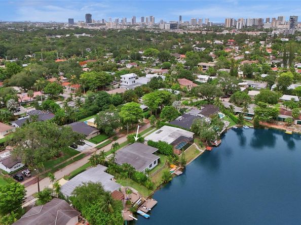 2050 NE 196th Ter, North Miami Beach FL 33179