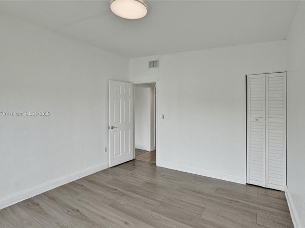 2050 NE 196th Ter, North Miami Beach FL 33179