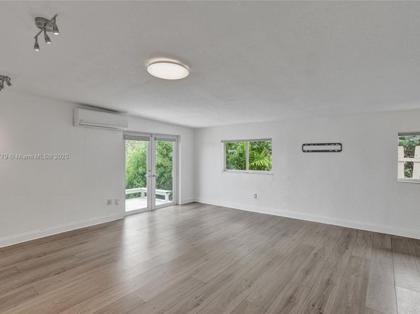 2050 NE 196th Ter, North Miami Beach FL 33179