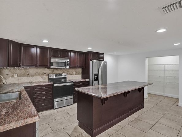 2050 NE 196th Ter, North Miami Beach FL 33179