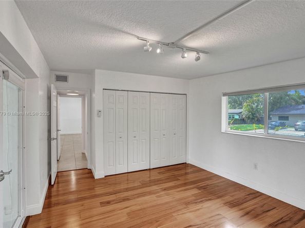 2050 NE 196th Ter, North Miami Beach FL 33179