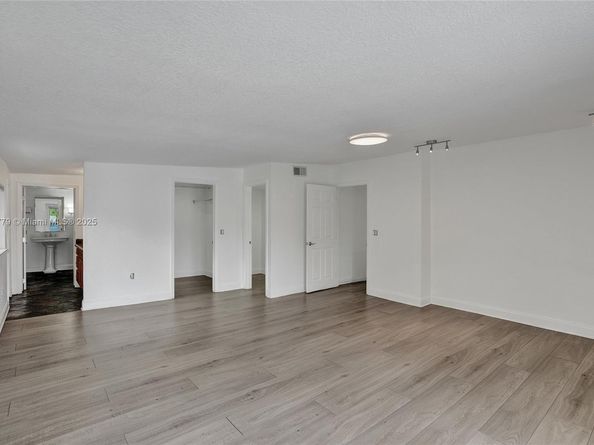 2050 NE 196th Ter, North Miami Beach FL 33179