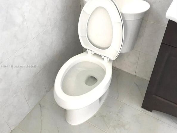 823-825 NW 9TH St, Hallandale Beach FL 33009