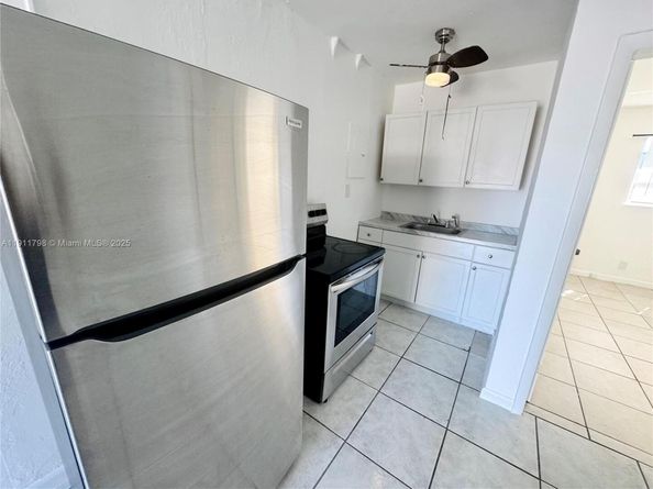 823-825 NW 9TH St, Hallandale Beach FL 33009