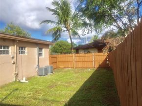 823-825 NW 9TH St, Hallandale Beach FL 33009