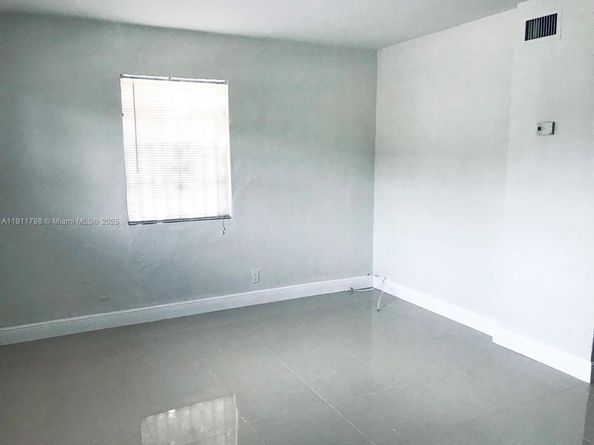 823-825 NW 9TH St, Hallandale Beach FL 33009