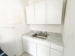 823-825 NW 9TH St, Hallandale Beach FL 33009