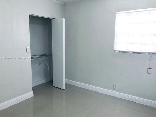 823-825 NW 9TH St, Hallandale Beach FL 33009