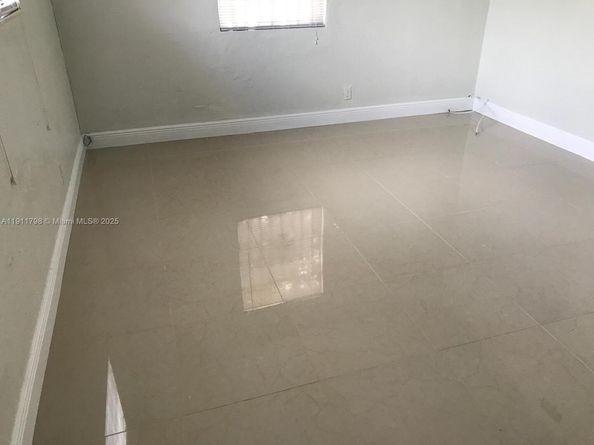 823-825 NW 9TH St, Hallandale Beach FL 33009