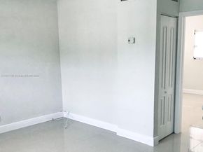 823-825 NW 9TH St, Hallandale Beach FL 33009