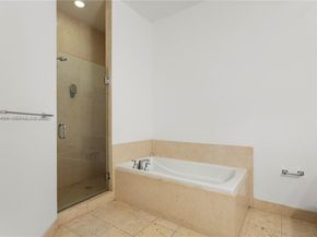 19900 E Country Club Dr 104, Aventura FL 33180