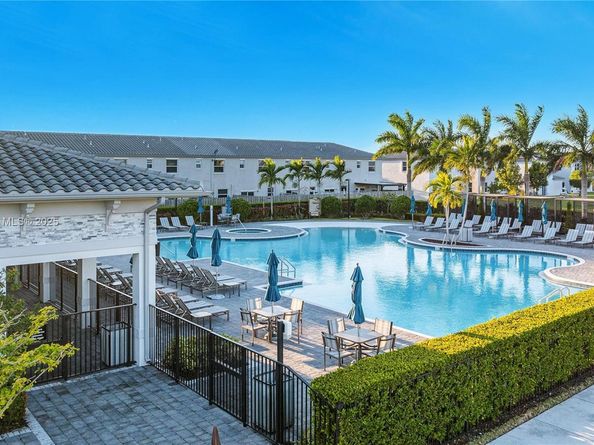 2649 SE 13th St 2649, Homestead FL 33035