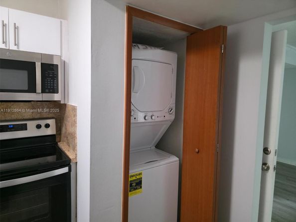 8321 NW 7th St 1108, Miami FL 33126