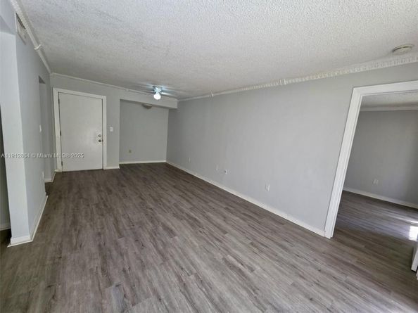 8321 NW 7th St 1108, Miami FL 33126