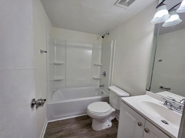 8321 NW 7th St 1108, Miami FL 33126