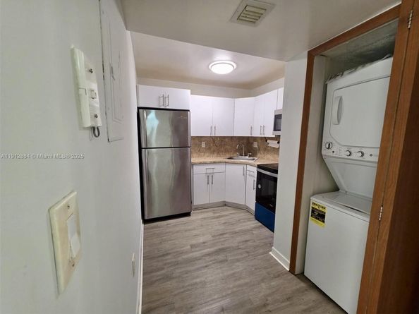 8321 NW 7th St 1108, Miami FL 33126