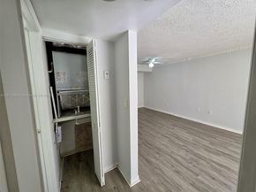 8321 NW 7th St 1108, Miami FL 33126