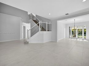 1781 Harbor Pointe Cir, Weston FL 33327