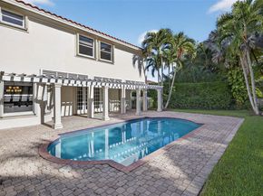 1781 Harbor Pointe Cir, Weston FL 33327
