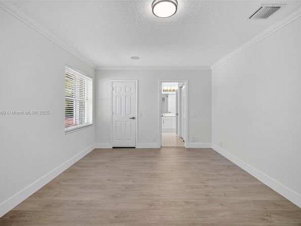 1781 Harbor Pointe Cir, Weston FL 33327