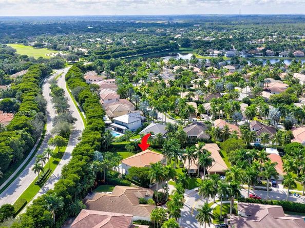 1781 Harbor Pointe Cir, Weston FL 33327