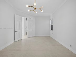 1781 Harbor Pointe Cir, Weston FL 33327