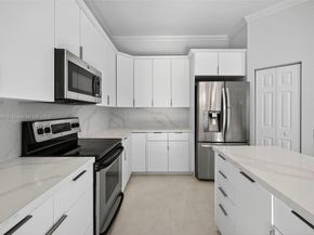 1781 Harbor Pointe Cir, Weston FL 33327