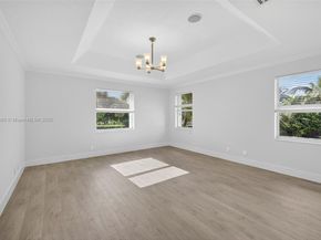 1781 Harbor Pointe Cir, Weston FL 33327