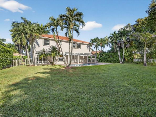 1781 Harbor Pointe Cir, Weston FL 33327