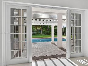 1781 Harbor Pointe Cir, Weston FL 33327