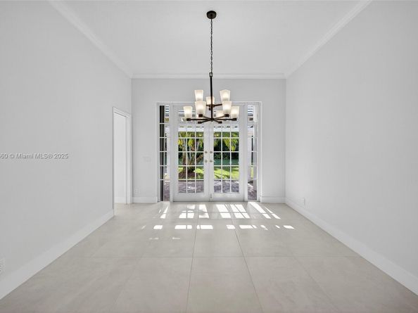 1781 Harbor Pointe Cir, Weston FL 33327