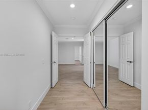 1781 Harbor Pointe Cir, Weston FL 33327