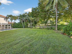 1781 Harbor Pointe Cir, Weston FL 33327