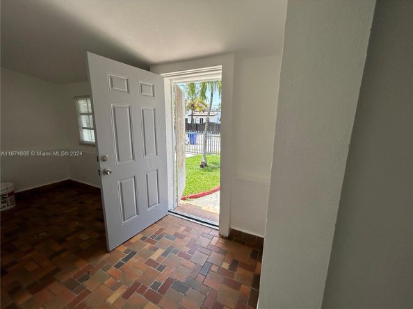 15 NE 70th St, Miami FL 33138