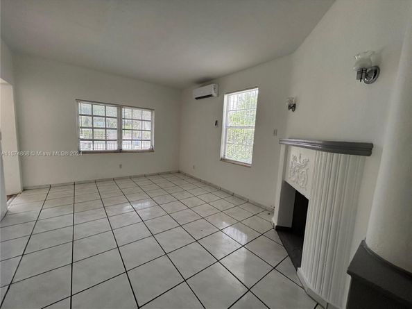 15 NE 70th St, Miami FL 33138