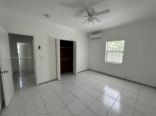 15 NE 70th St, Miami FL 33138