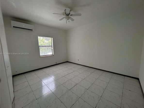 15 NE 70th St, Miami FL 33138