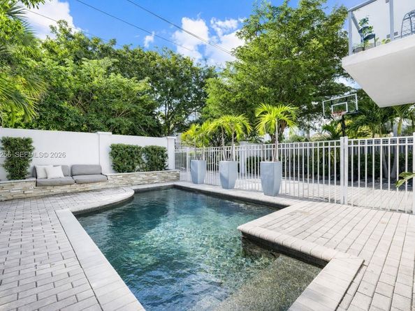 1317 NE 2nd St, Fort Lauderdale FL 33301