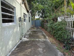 20001 NW 43rd Pl, Miami Gardens FL 33055