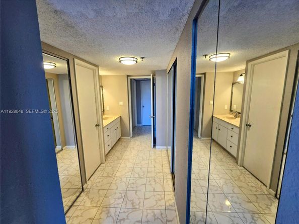 20505 E Country Club Dr 138, Aventura FL 33180