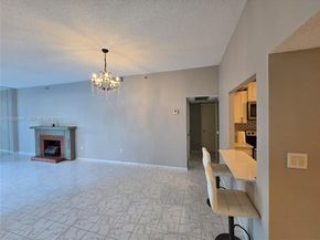 20505 E Country Club Dr 138, Aventura FL 33180