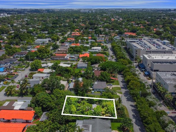 6256 SW 32nd St, Miami FL 33155