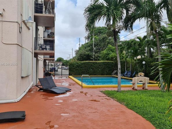 3640 NW 9th st 105, Miami FL 33125